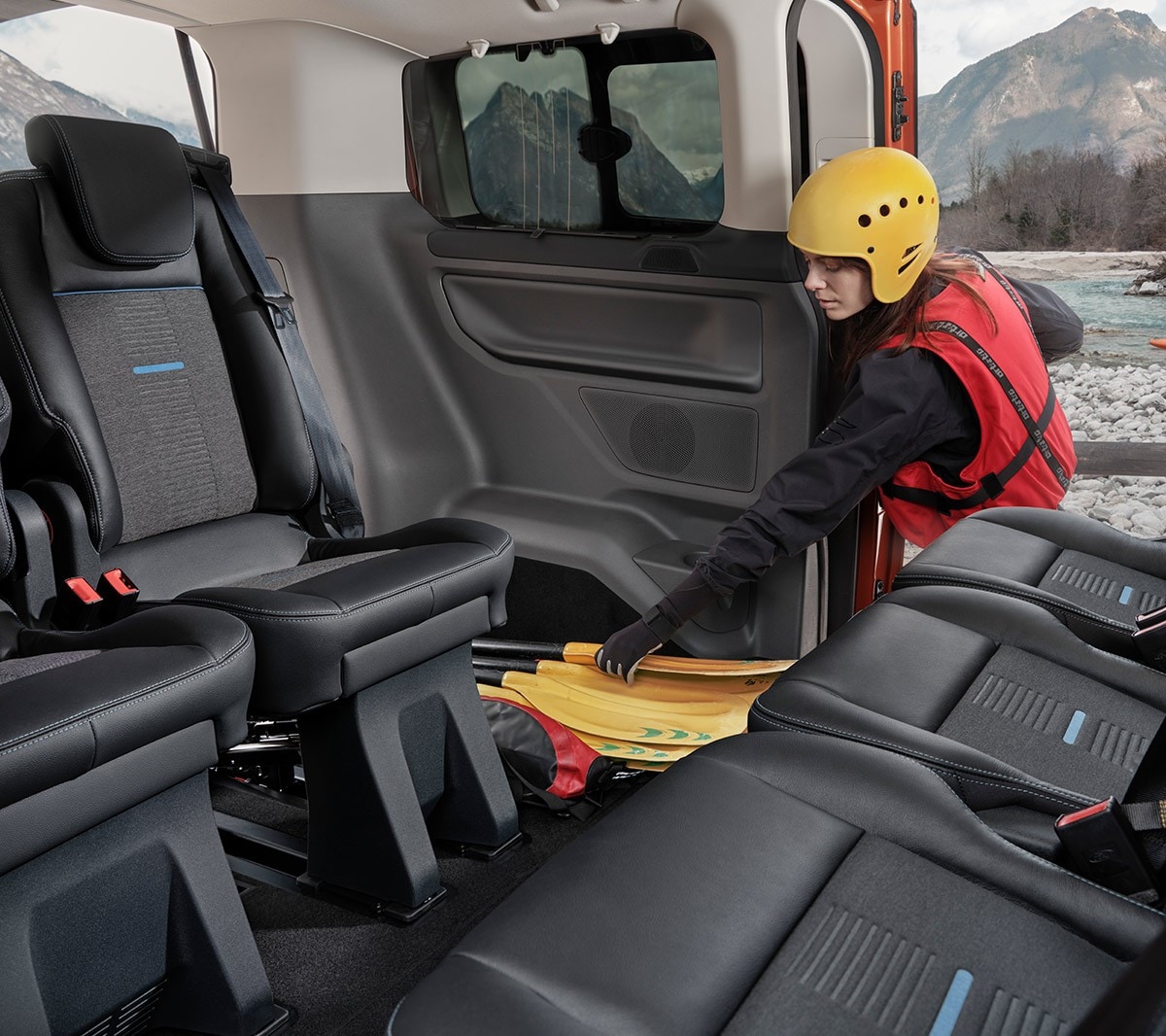 New Ford Tourneo Custom - 9 Seats & Hybrid available