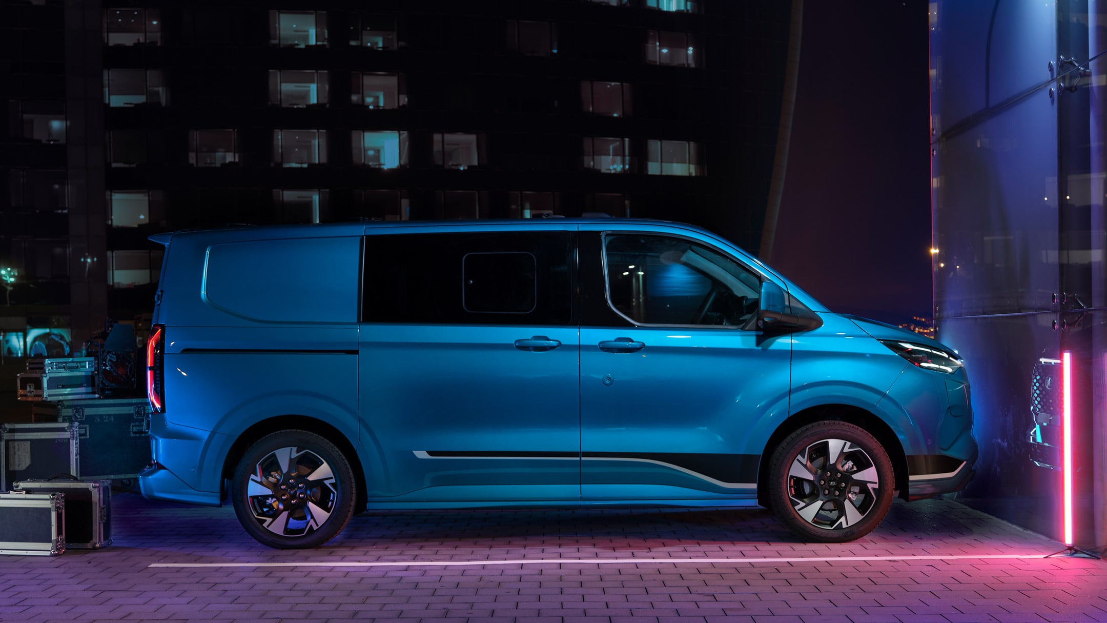 Ford All-New Transit Custom - New cars and commercial vehicles at